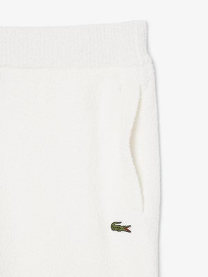 Sommerliche Shorts in einem Bouclé-Strick