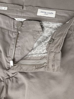 Glatte Chino Bobby aus einem Baumwoll-Stretch, Slim