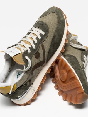 Runner-Sneaker aus einem Canvas-Veloursleder-Mix