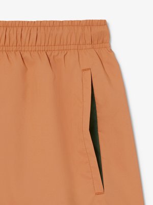 Unifarbene Badeshorts mit Krokodil-Aufnäher