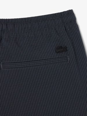 Leichte Shorts aus Baumwoll-Seersucker-Material