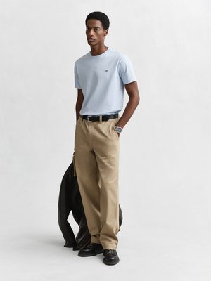 Unifarbenes T-Shirt mit Logo-Stickerei, Regular Fit