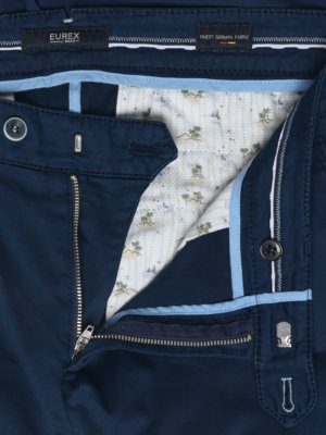 Glatte Chino Joe mit Lyocell-Anteil in Stretch-Qualität, Regular Fit