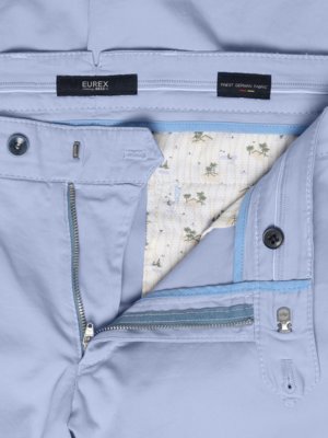 Glatte Chino Joe mit Lyocell-Anteil in Stretch-Qualität, Regular Fit