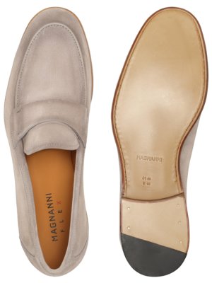 Handgefertigte Loafer aus weichem Wildleder