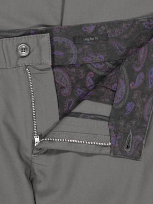 Glatte und leichte Chino Lou in Ceramica-Qualität, Regular Fit