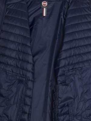 Hybride Strickjacke mit Steppfront und Label-Aufnäher