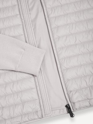 Hybride Strickacke mit Steppfront und Label-Aufnäher