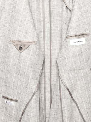Zweireihiger sommerlicher Blazer aus einem Leinenmix