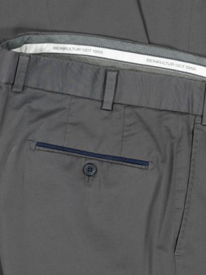 Stretch-Chino Peaker aus Supima-Baumwolle, Regular Fit