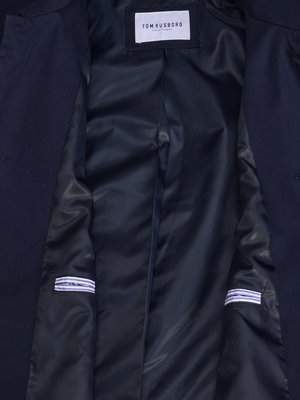 Leichter Trenchcoat aus einem Baumwollmischgewebe