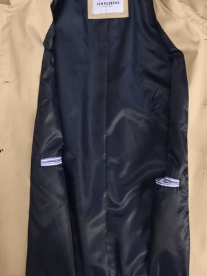 Leichter Trenchcoat aus einem Baumwollmischgewebe