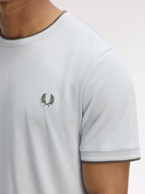 Softes T-Shirt mit Logo-Stickerei und Kontrastbündchen