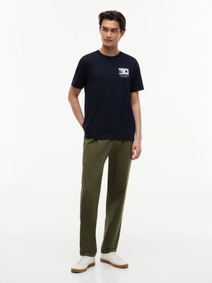T-Shirt aus Baumwolle mit Label-Print, Regular Fit