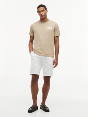 T-Shirt aus Baumwolle mit Label-Print, Regular Fit