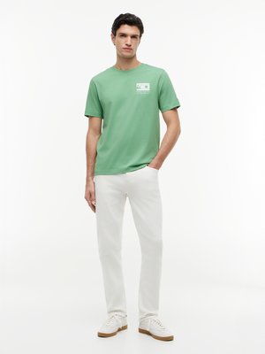T-Shirt aus Baumwolle mit Label-Print, Regular Fit