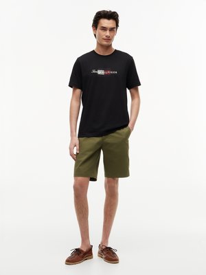 T-Shirt aus Baumwolle mit Label-Print, Regular Fit