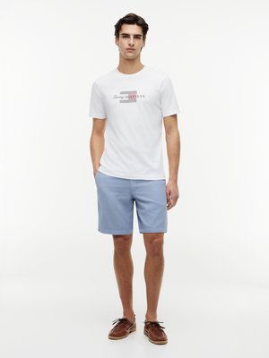 T-Shirt aus Baumwolle mit Label-Print, Regular Fit