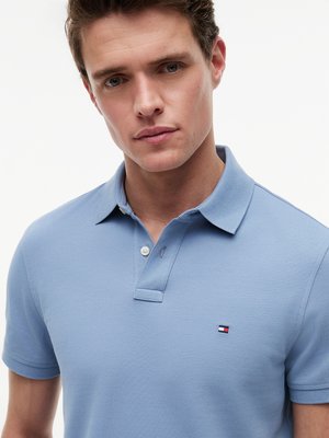 Unifarbenes Poloshirt 1985 und kleiner Flag-Stickerei, Regular Fit