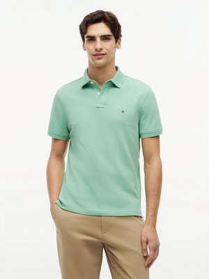 Unifarbenes Poloshirt 1985 und kleiner Flag-Stickerei, Regular Fit