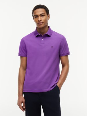 Unifarbenes Poloshirt 1985 und kleiner Flag-Stickerei, Regular Fit