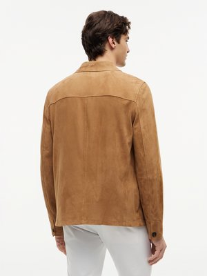 Leichte Hemdjacke aus Veloursleder mit aufgesetzten Taschen