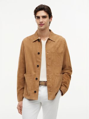 Leichte Hemdjacke aus Veloursleder mit aufgesetzten Taschen