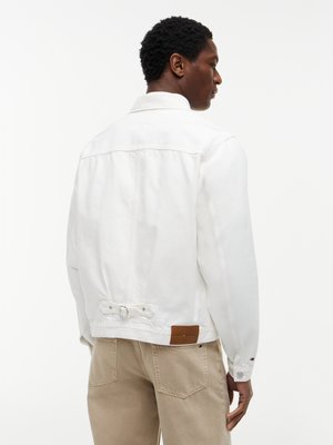 Jeansjacke aus Baumwolle mit Label-Aufnäher