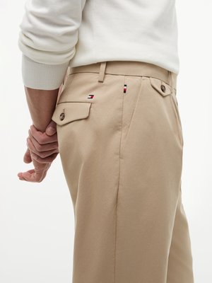 Chino Harlem aus einem Baumwoll-Mix mit Bundfalte, Regular Fit
