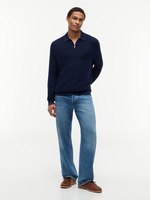 Langarm-Strick-Poloshirt mit Seide und Lyocell