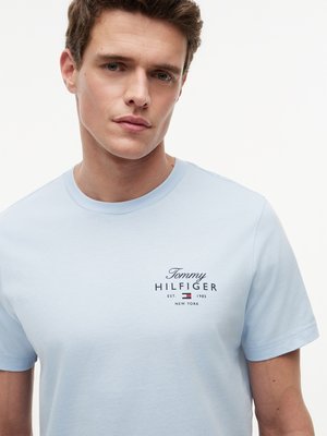 T-Shirt aus Baumwolle mit Label-Print, Regular Fit