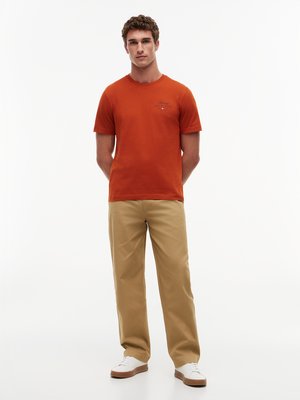 T-Shirt aus Baumwolle mit Label-Print, Regular Fit