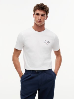 T-Shirt aus Baumwolle mit Label-Print, Regular Fit