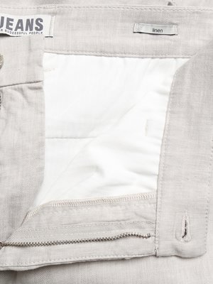 Sommerliche Shorts aus einem Leinenmischgewebe