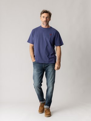 Jeans Andrew mit Stretch in dezenter Used-Optik