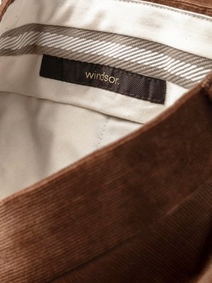 Anzughose mit Bundfalte aus einem Baumwollcord, Shaped Fit