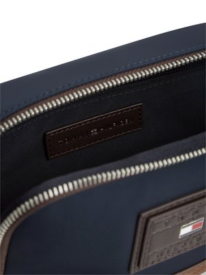 Kameratasche aus recyceltem Material mit Label-Aufnäher