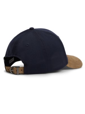 Cap aus Baumwolle mit Veloursleder-Akzenten und Aufnäher