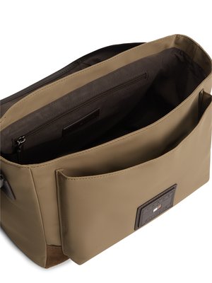 Crossbody-Umhängetasche aus Canvas mit Lederakzenten und Aufnäher