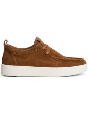 Mokassins aus Veloursleder mit Sneaker-Gummisohle und Label-Fähnchen