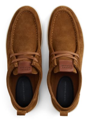 Mokassins aus Veloursleder mit Sneaker-Gummisohle und Label-Fähnchen