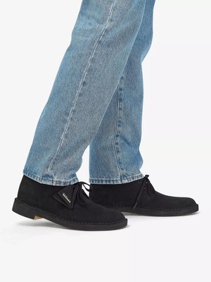Desert Boots aus weichem Wildleder mit Kreppsohle