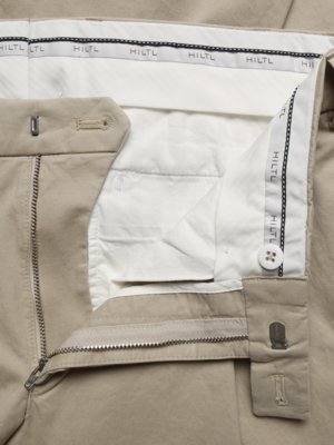 Chino Primo mit Bundfalte und Stretchanteil, Regular Fit