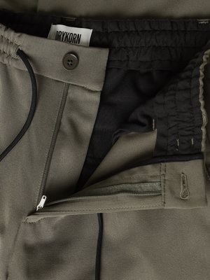 Chino Deger mit Kordelzug aus einem Stretch-Mix, Regular Fit