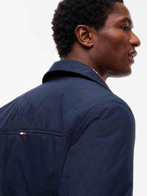 Wattiertes Overshirt aus recyceltem Material mit Logo-Stickerei