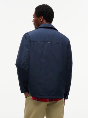 Wattiertes Overshirt aus recyceltem Material mit Logo-Stickerei