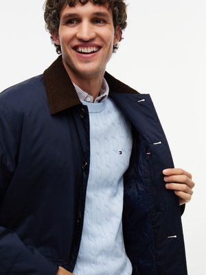 Leicht wattierte Barn Jacke mit Cordkragen