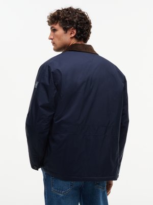 Leicht wattierte Barn Jacke mit Cordkragen