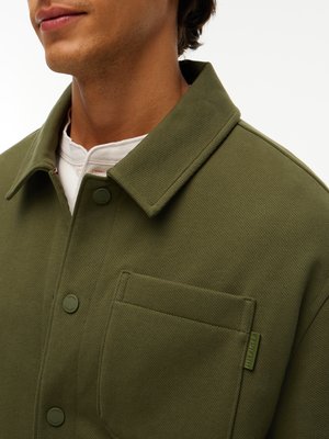 Wattiertes Overshirt mit Struktur und Stretchanteil