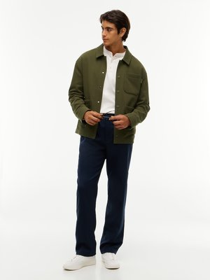 Wattiertes Overshirt mit Struktur und Stretchanteil
